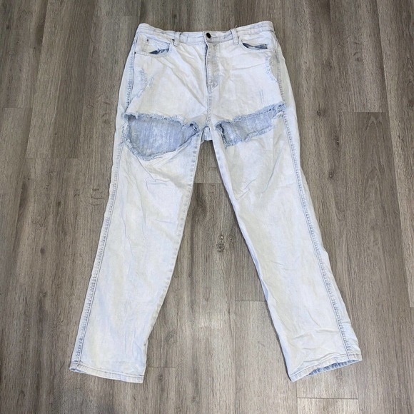 Forever 21 Womens Jeans Size L Blue Denim Distressed Light Wash Straight Leg - Picture 1 of 4